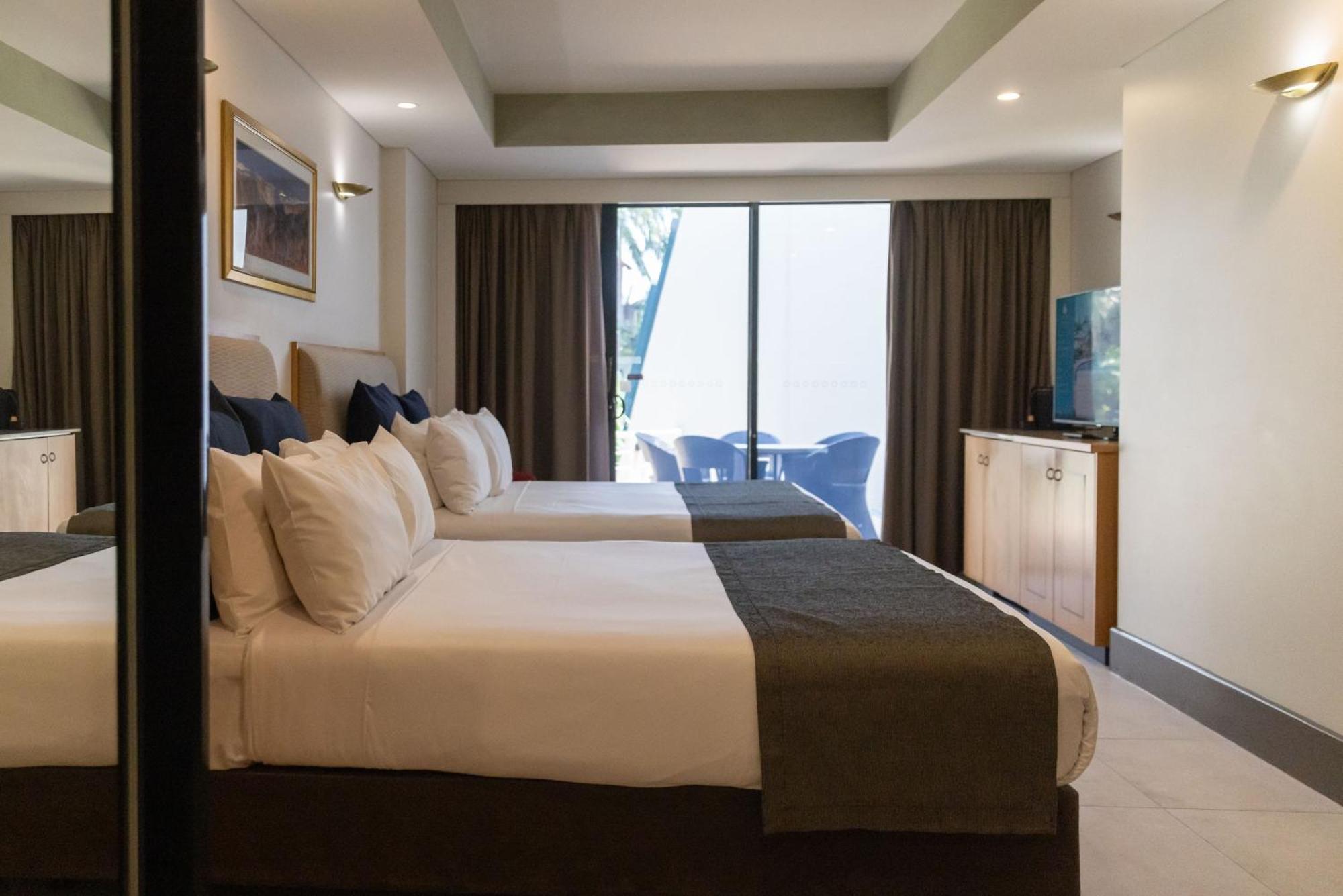 Mindil Beach Casino Resort Darwin Exterior photo A room at the hotel