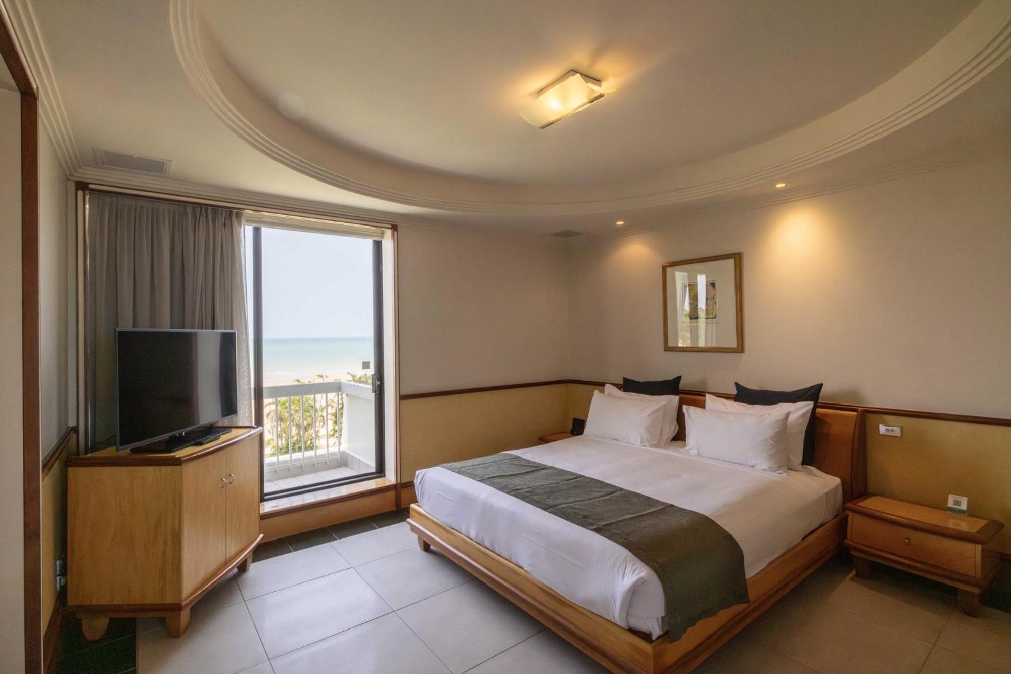 Mindil Beach Casino Resort Darwin Exterior photo A bedroom at the hotel