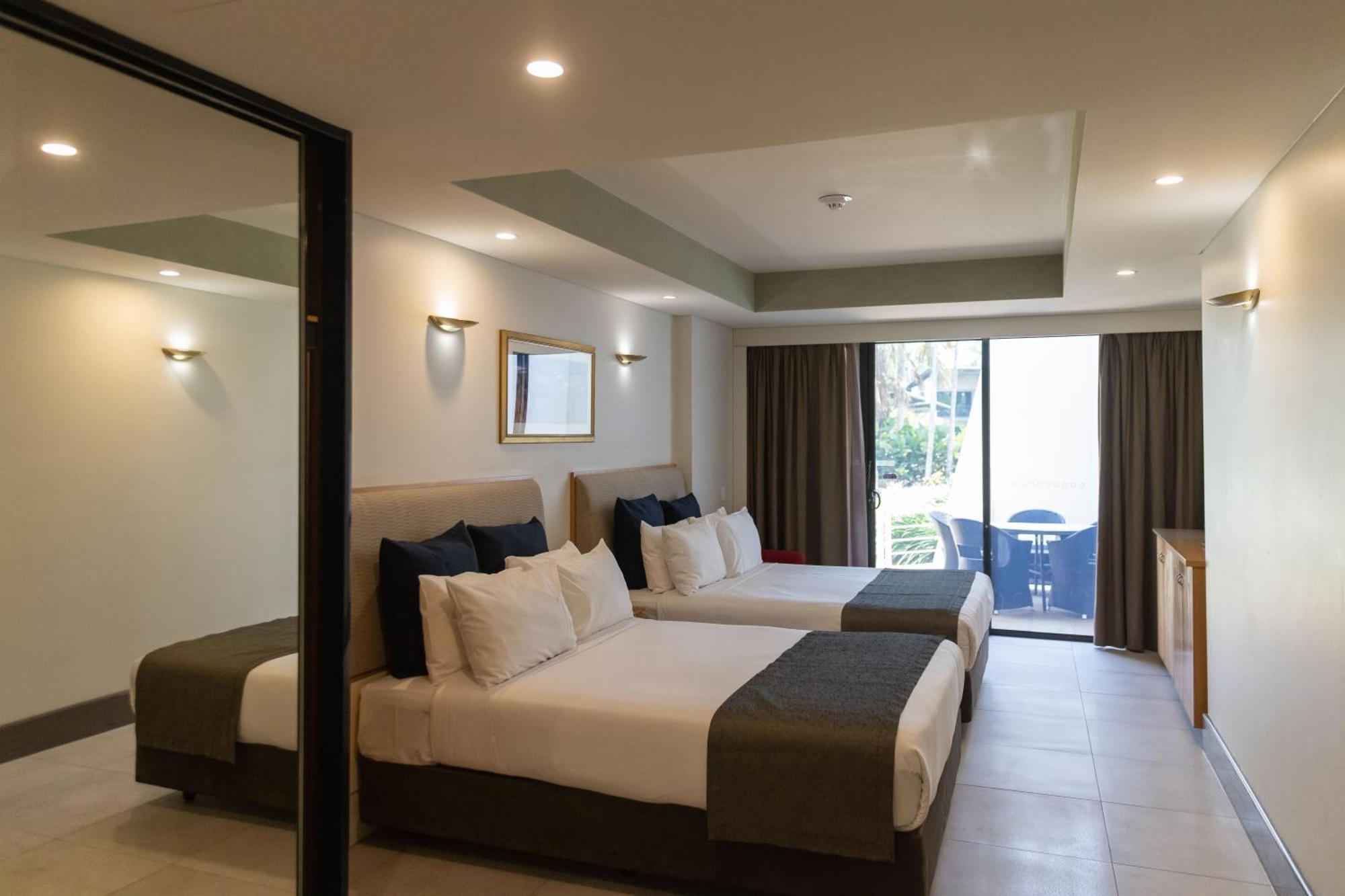 Mindil Beach Casino Resort Darwin Exterior photo A room at the hotel