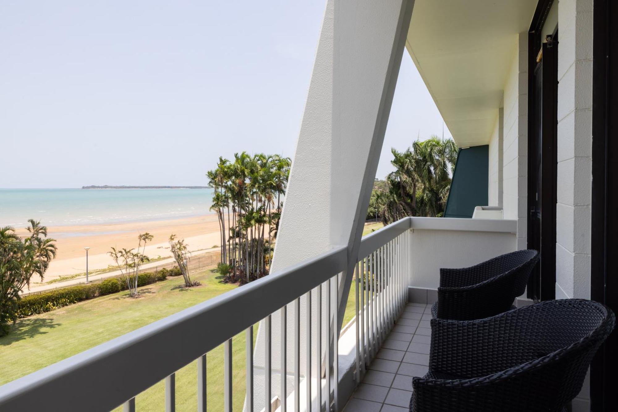 Mindil Beach Casino Resort Darwin Exterior photo A balcony