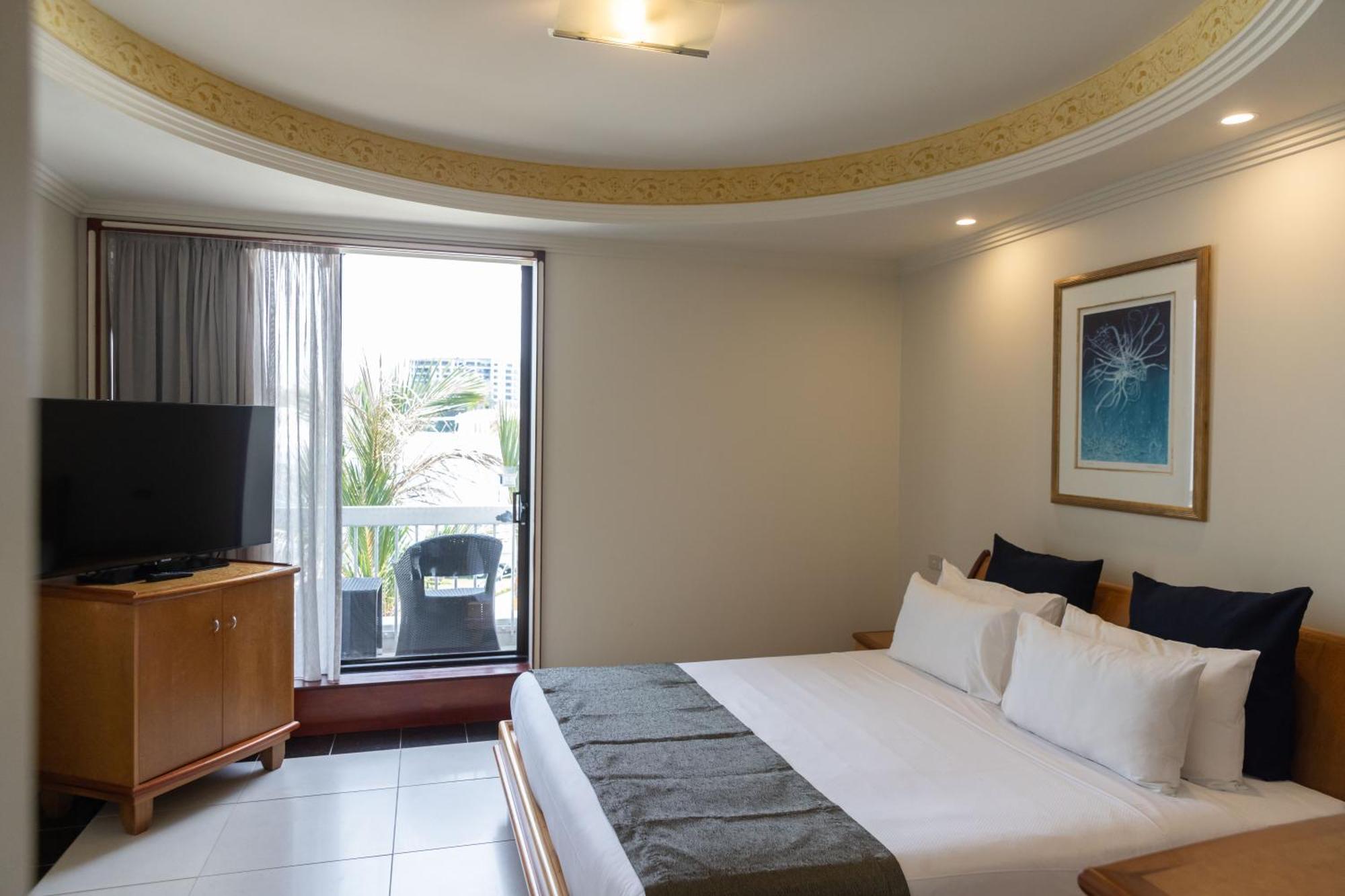 Mindil Beach Casino Resort Darwin Exterior photo A room at the hotel