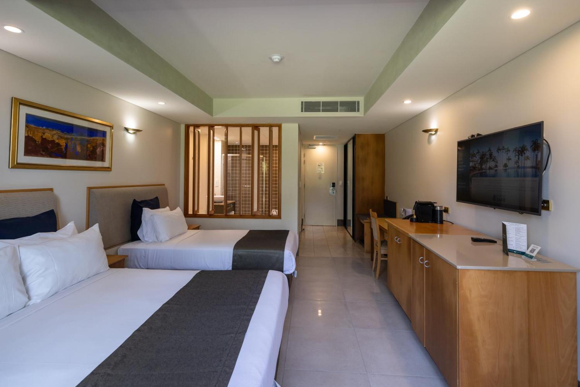 Mindil Beach Casino Resort Darwin Exterior photo Deluxe Room