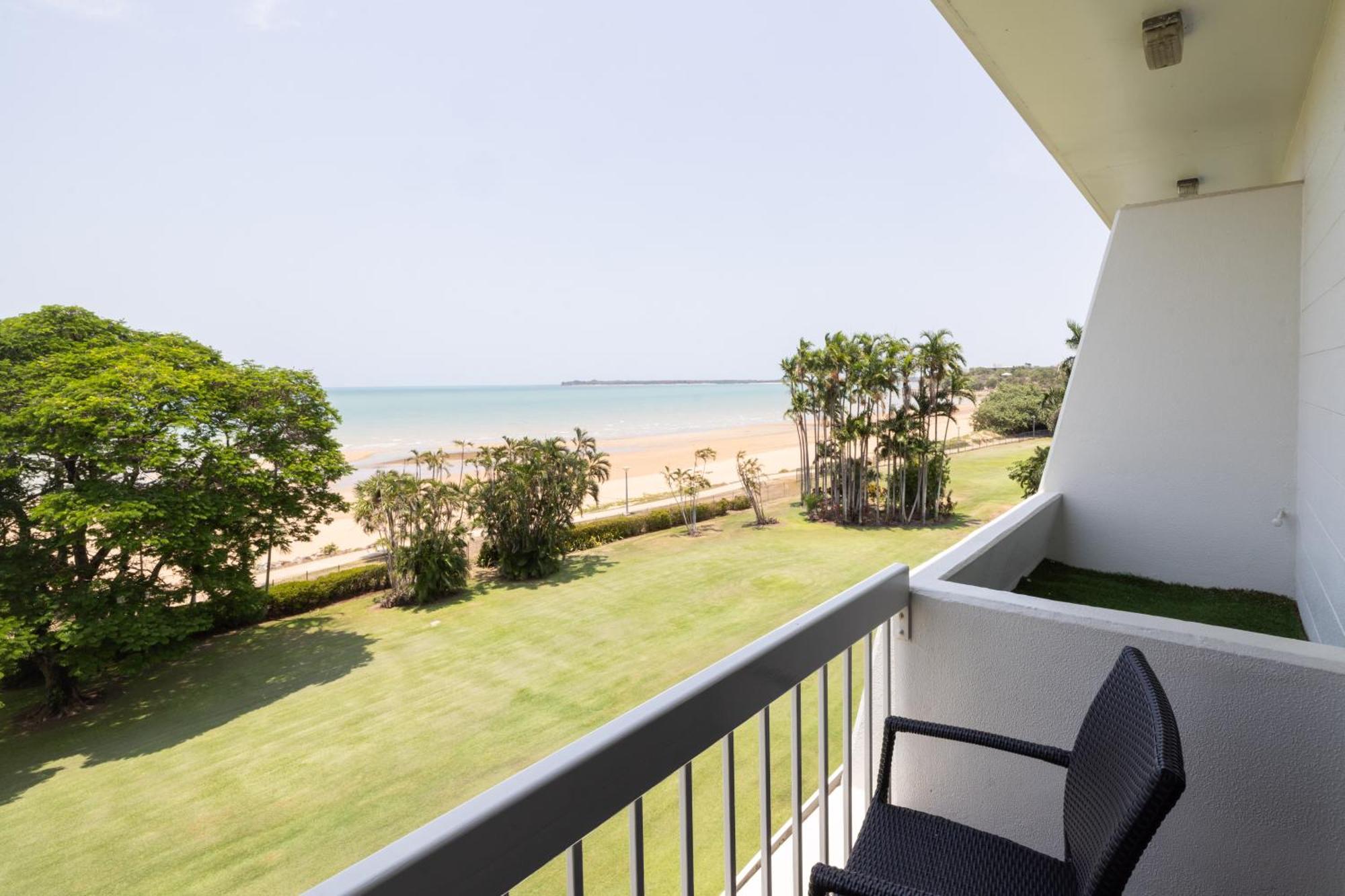 Mindil Beach Casino Resort Darwin Exterior photo A balcony