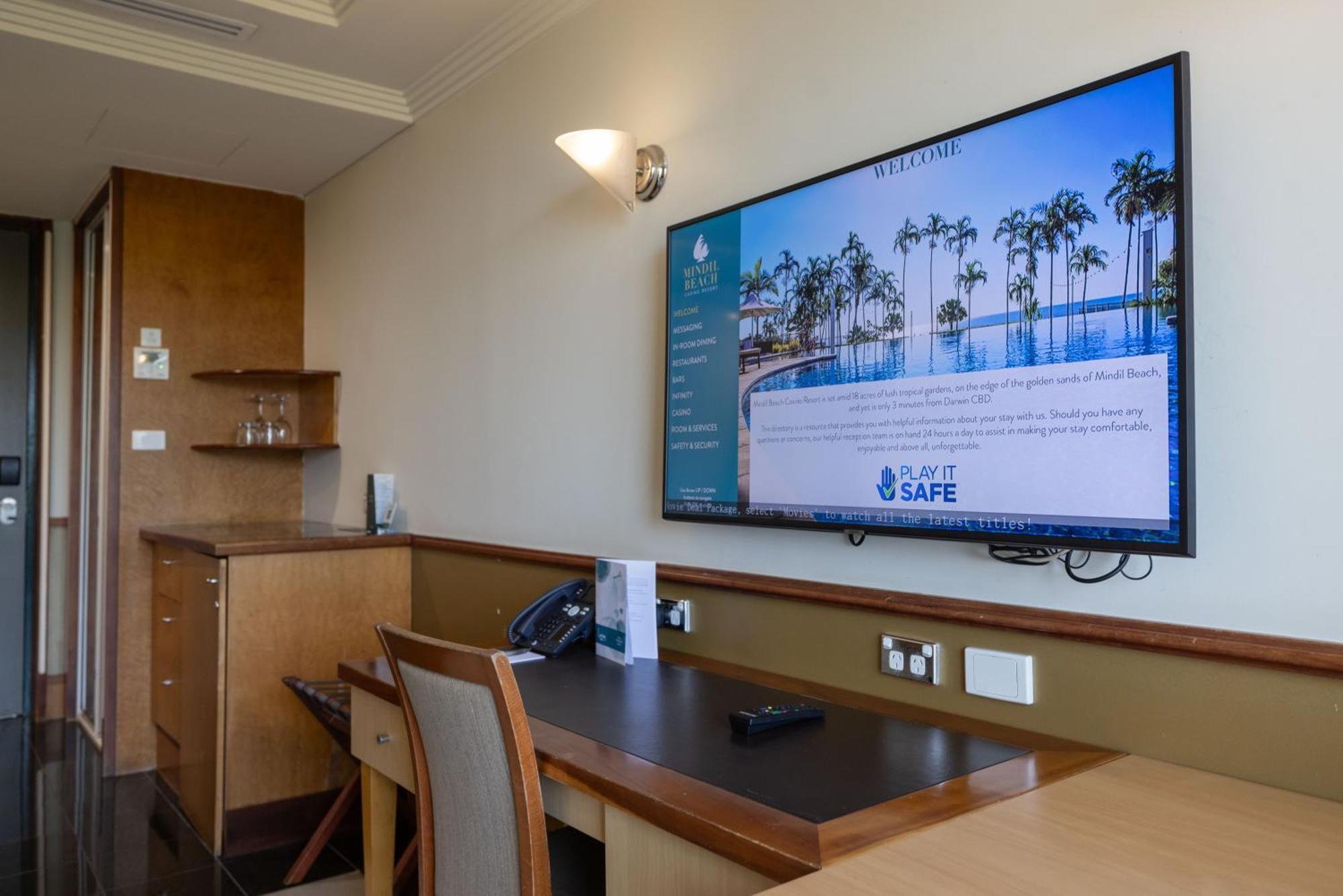 Mindil Beach Casino Resort Darwin Exterior photo A television in a hotel room